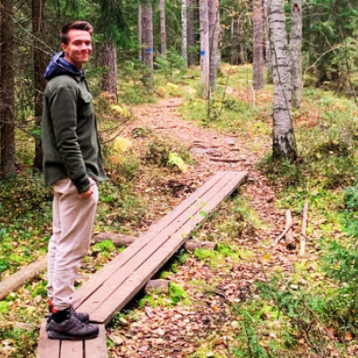 Tomas De Landsheer in het Finse bos
